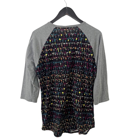 NWOT Lularoe Grey Pattern Raglan 3/4 Sleeve T-shirt - Picture 2 of 5